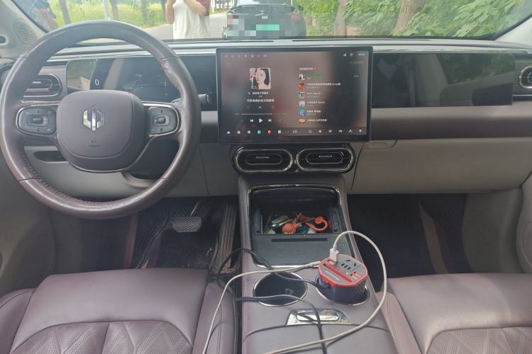 Used Leapmotor C11 2024 All-Electric 580 Luxury Edition Center Console