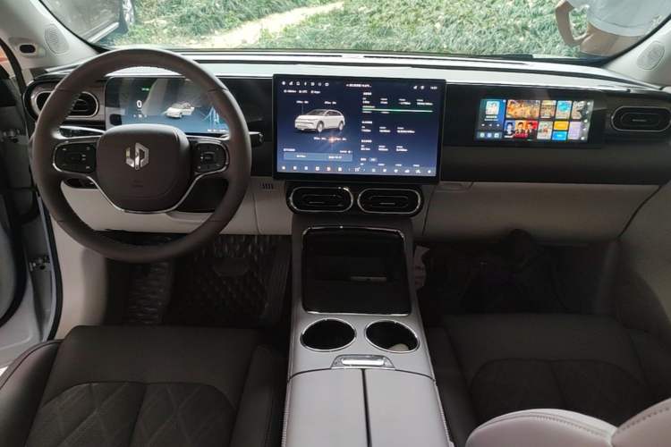 Used Leapmotor C11 2024 Range-Extended 300 Luxury Edition Center Console