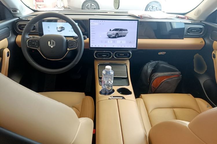 Used Leapmotor C11 2024 All-Electric 580 Luxury Edition Center Console