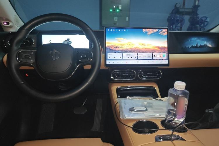 Used Leapmotor C11 2024 All-Electric 580 Luxury Edition Center Console
