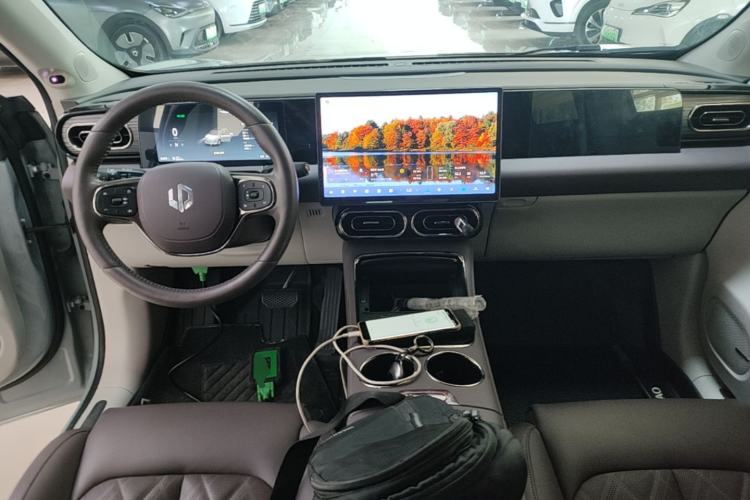 Used Leapmotor C11 2024 All-Electric 580 Luxury Edition Center Console