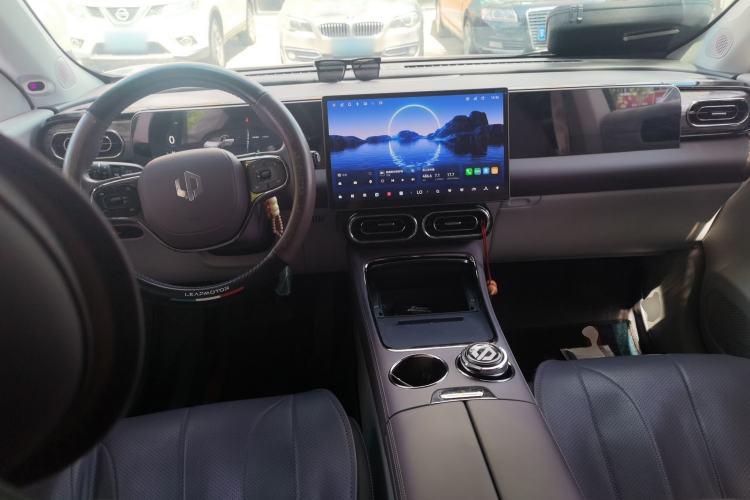 Used Leapmotor C11 2024 Range-Extended 300 Luxury Edition Center Console