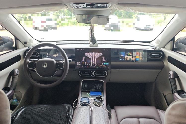 Used Leapmotor C11 2024 Range-Extended 200 Smart Enjoyment Edition Center Console