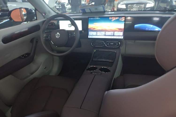 Used Leapmotor C11 2024 Range-Extended 300 Luxury Edition Center Console