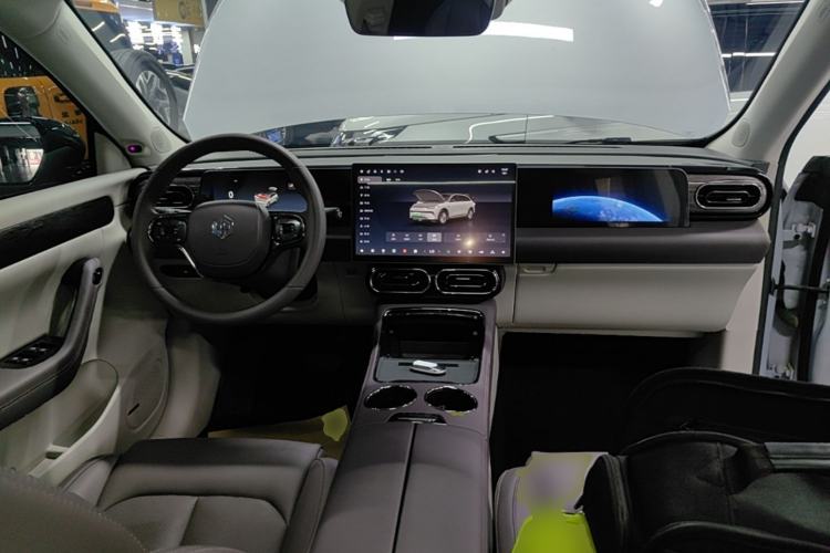 Used Leapmotor C11 2024 Range-Extended 300 Luxury Edition Center Console