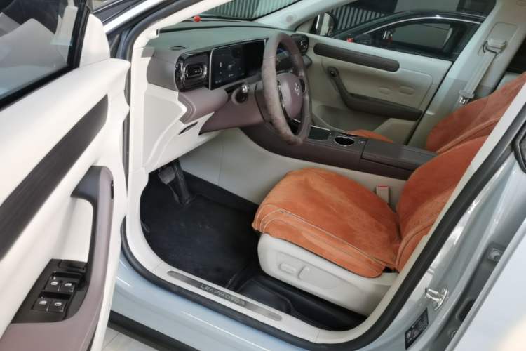 Used Leapmotor C11 2024 All-Electric 580 Luxury Edition Driver Seat
