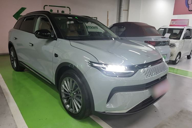 Used Leapmotor C11 2024 Range-Extended 300 Luxury Edition Front Right 45 Deg