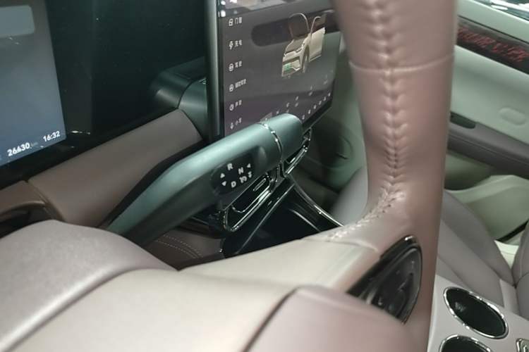 Used Leapmotor C11 2024 Range-Extended 300 Luxury Edition Gear Lever