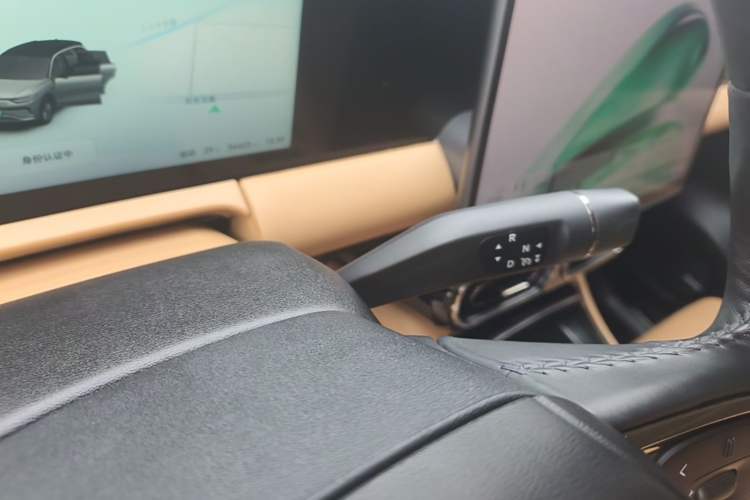 Used Leapmotor C11 2024 Range-Extended 300 Luxury Edition Gear Lever