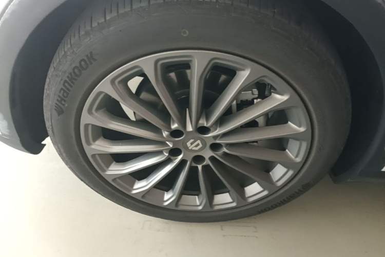 Used Leapmotor C11 2024 Pure Electric 580 LiDAR Edition Left Front Wheel Hub