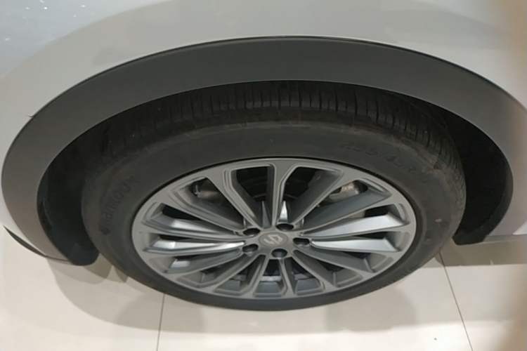 Used Leapmotor C11 2024 All-Electric 580 Luxury Edition Left Front Wheel Hub