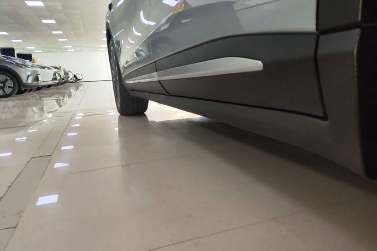 Used Leapmotor C11 2024 All-Electric 580 Luxury Edition Left Side Sill