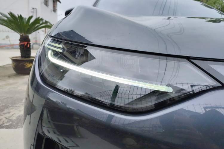 Used Leapmotor C11 2024 All-Electric 580 Luxury Edition Right Front Headlight