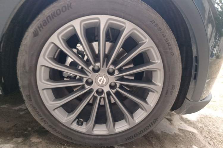 Used Leapmotor C11 2024 All-Electric 580 Luxury Edition Right Front Wheel Hub