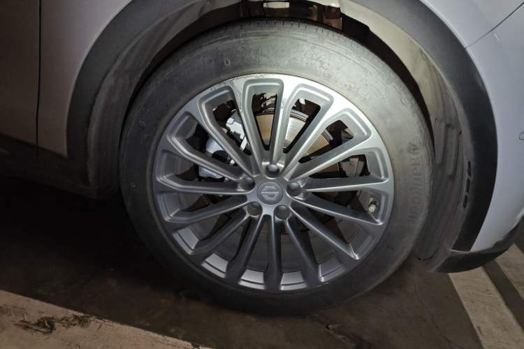 Used Leapmotor C11 2024 All-Electric 580 Luxury Edition Right Front Wheel Hub