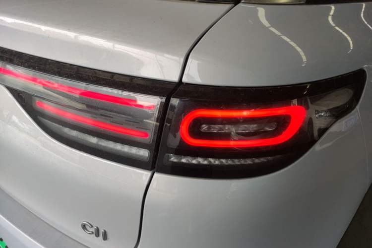Used Leapmotor C11 2024 All-Electric 580 Luxury Edition Right Rear Taillight