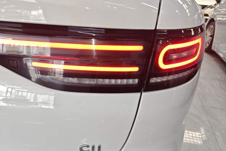Used Leapmotor C11 2024 Range-Extended 300 Luxury Edition Right Rear Taillight