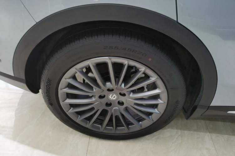 Used Leapmotor C11 2024 All-Electric 580 Luxury Edition Right Rear Wheel Hub