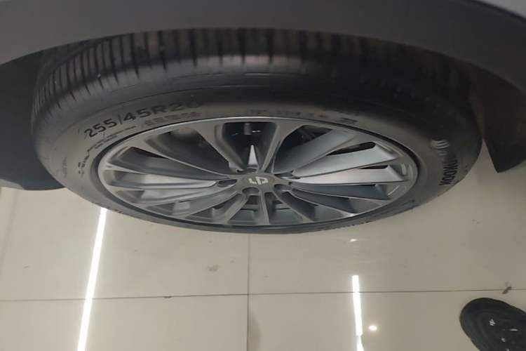 Used Leapmotor C11 2024 Range-Extended 300 Luxury Edition Right Rear Wheel Hub