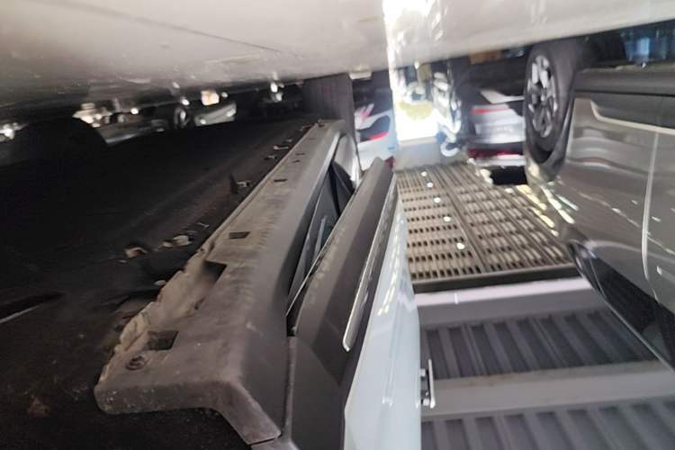 Used Leapmotor C11 2024 All-Electric 580 Luxury Edition Right Side Sill