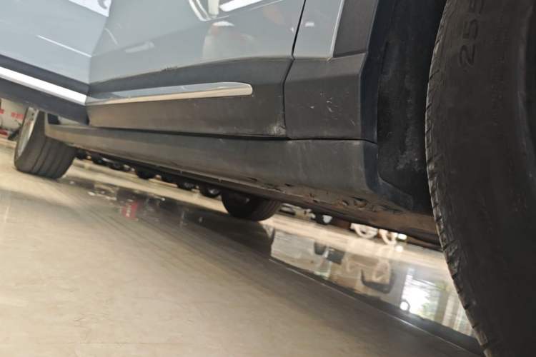 Used Leapmotor C11 2024 Range-Extended 300 Luxury Edition Right Side Sill