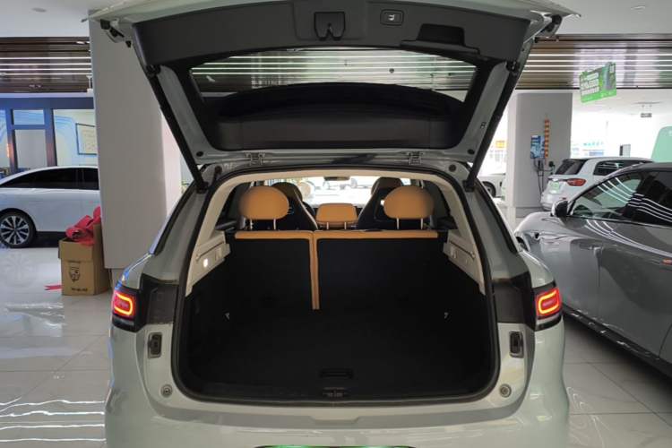 Used Leapmotor C11 2024 All-Electric 580 Luxury Edition Trunk