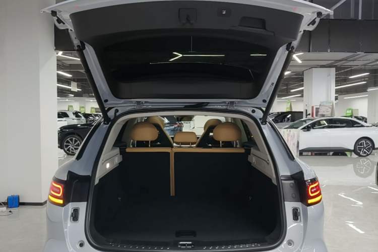Used Leapmotor C11 2024 All-Electric 580 Luxury Edition Trunk