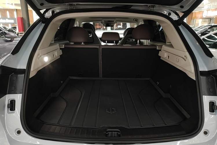 Used Leapmotor C11 2024 All-Electric 580 Luxury Edition Trunk