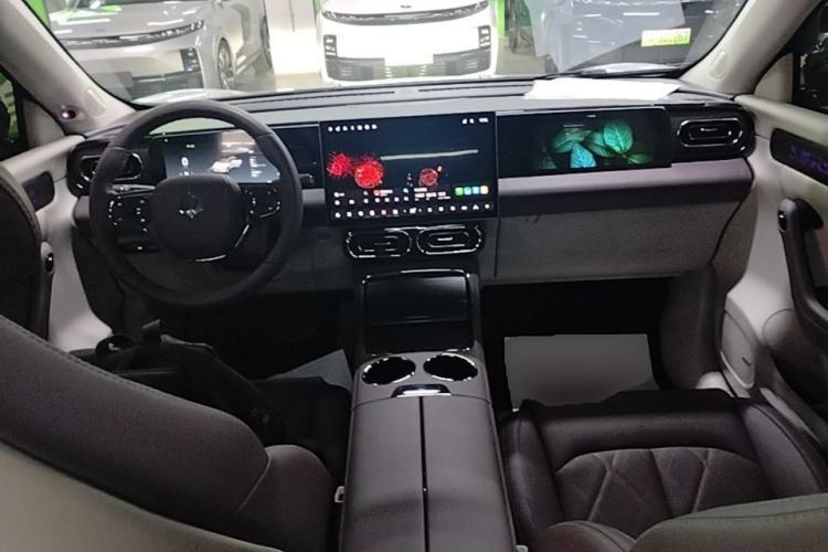 Used Leapmotor C11 2024 All-Electric 580 Luxury Edition Center Console