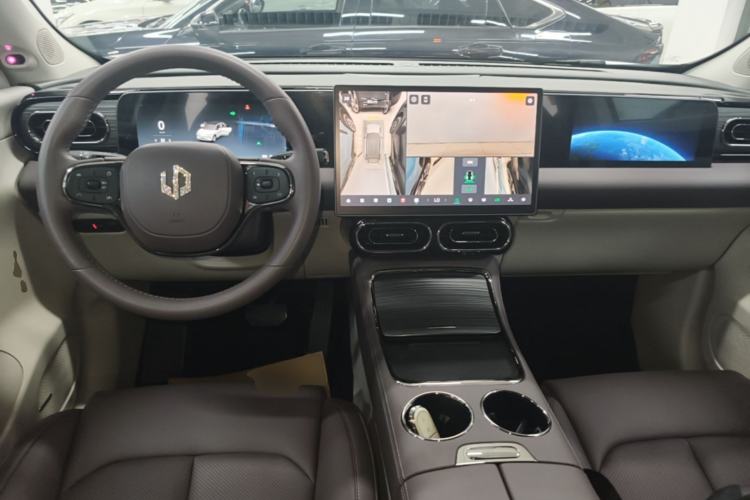 Used Leapmotor C11 2024 All-Electric 580 Luxury Edition Center Console