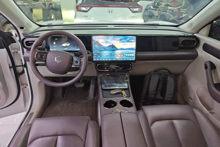 Used Leapmotor C11 2024 All-Electric 580 Luxury Edition Center Console