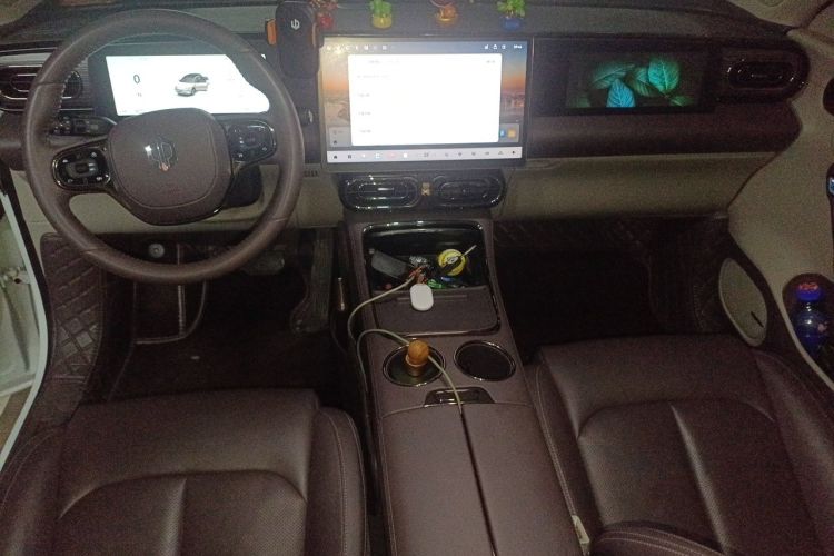 Used Leapmotor C11 2024 All-Electric 580 Luxury Edition Center Console