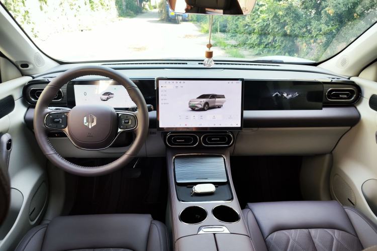 Used Leapmotor C11 2024 All-Electric 580 Luxury Edition Center Console