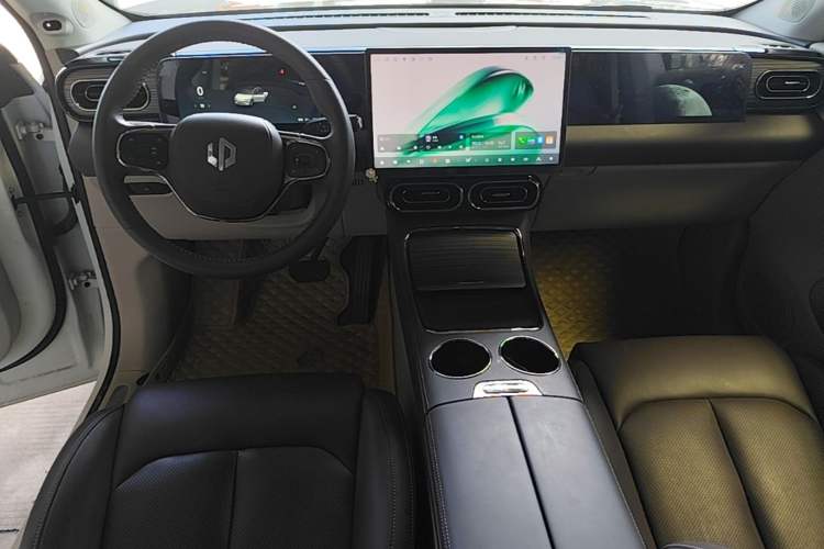 Used Leapmotor C11 2024 All-Electric 580 Luxury Edition Center Console