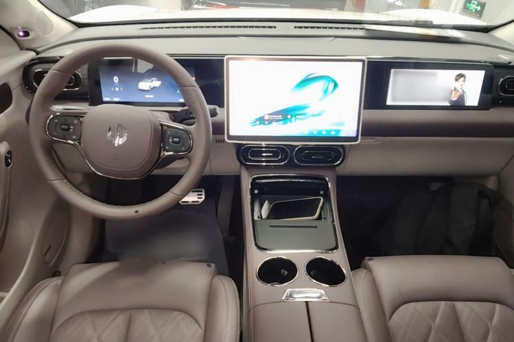 Used Leapmotor C11 2024 All-Electric 580 Luxury Edition Center Console