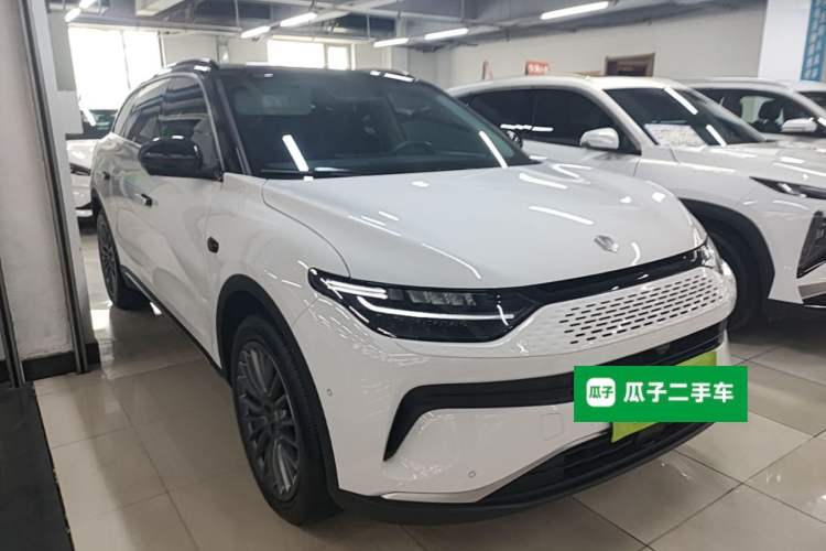 Used Leapmotor C11 2024 Range-Extended 300 Luxury Edition Front Right 45 Deg