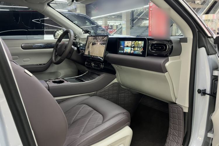 Used Leapmotor C11 2024 Range-Extended 300 Luxury Edition Interior 5