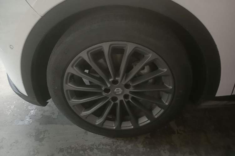 Used Leapmotor C11 2024 All-Electric 580 Luxury Edition Left Front Wheel Hub