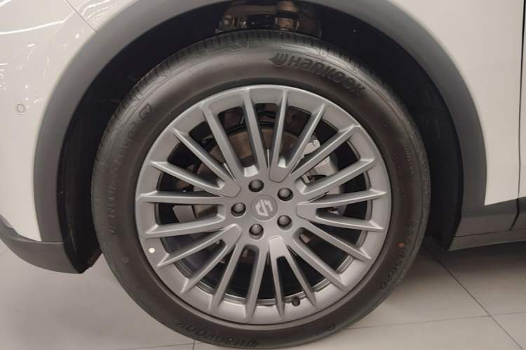 Used Leapmotor C11 2024 All-Electric 580 Luxury Edition Left Front Wheel Hub
