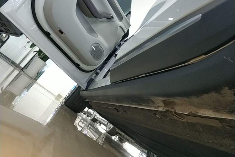 Used Leapmotor C11 2024 All-Electric 580 Luxury Edition Left Side Sill