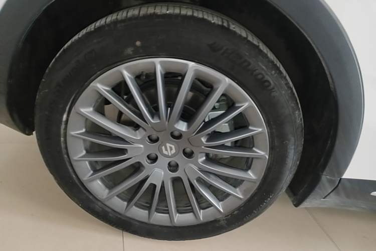 Used Leapmotor C11 2024 All-Electric 580 Luxury Edition Right Rear Wheel Hub