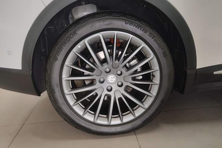 Used Leapmotor C11 2024 All-Electric 580 Luxury Edition Right Rear Wheel Hub