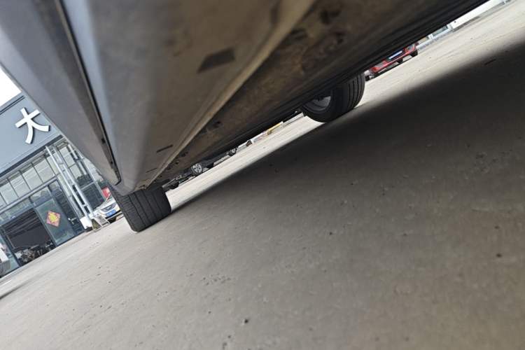 Used Leapmotor C11 2024 All-Electric 580 Luxury Edition Right Side Sill