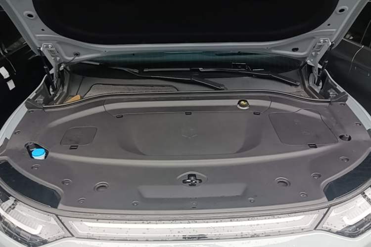 Used Leapmotor C11 2026 All-Electric 640 LiDAR Prestige Edition Engine Bay