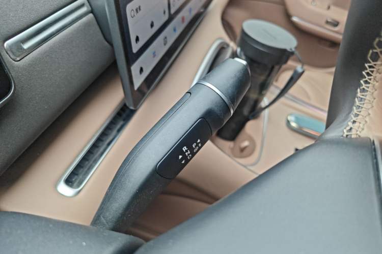 Used Leapmotor C11 2026 All-Electric 640 LiDAR Prestige Edition Gear Lever