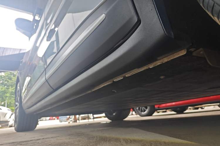 Used Leapmotor C11 2026 All-Electric 640 LiDAR Edition Left Side Sill