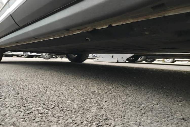 Used Leapmotor C11 2026 All-Electric 640 LiDAR Prestige Edition Left Side Sill