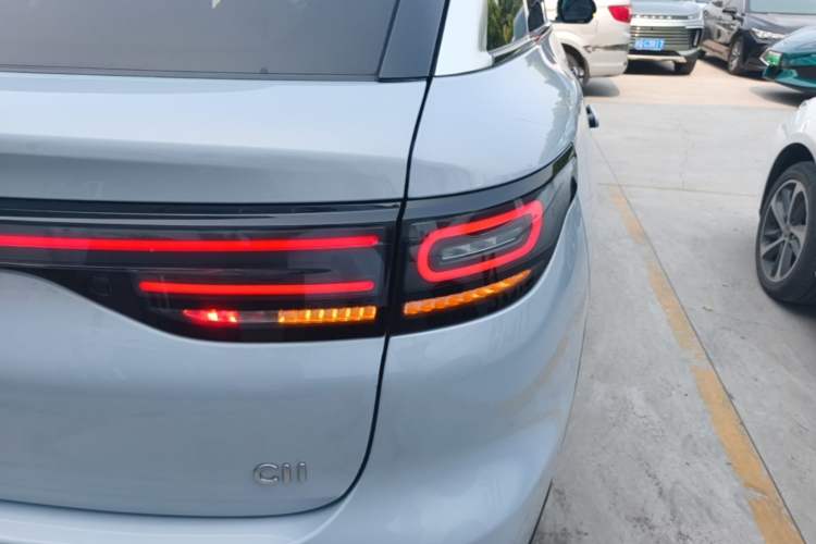 Used Leapmotor C11 2026 All-Electric 640 LiDAR Prestige Edition Right Rear Taillight