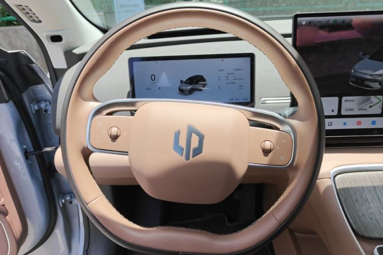 Used Leapmotor C11 2026 All-Electric 640 LiDAR Prestige Edition Steering Wheel