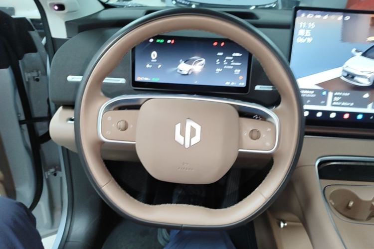 Used Leapmotor C11 2026 All-Electric 640 LiDAR Prestige Edition Steering Wheel